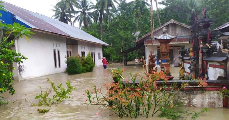 Banjir merendam Desa Lembah Mukti, Kecamatan Dampelas, Kabupaten Donggala, Sulawesi Tengah, Senin (29/11/2021) sore/Ist