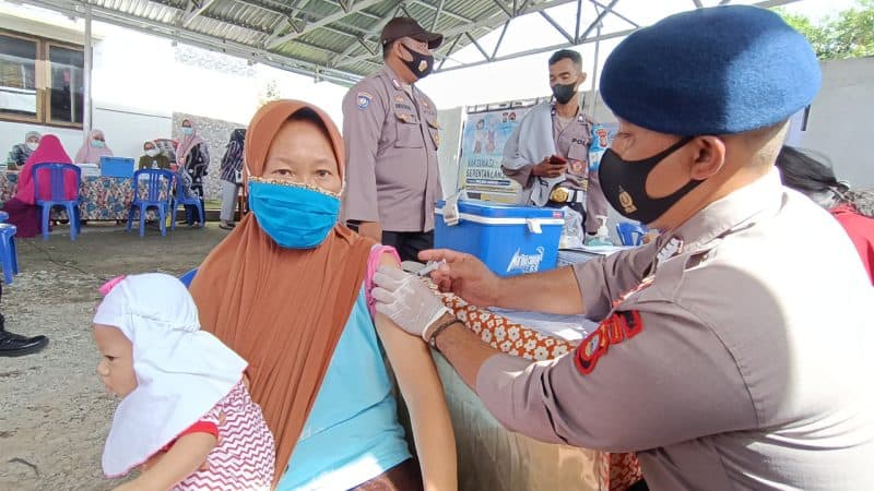 Tim vaksinator Brimob Sulawesi Tengah kembali membantu menyukseskan program vaksinasi/Ist