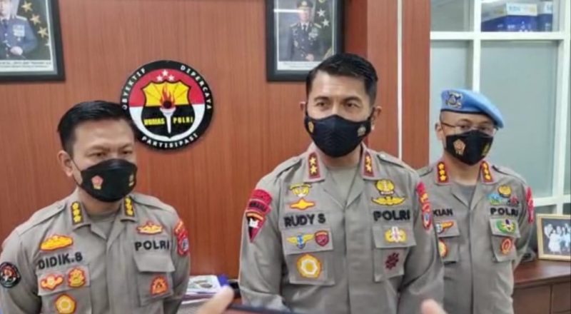 Kapolda Sulteng Irjen Rudy Sufahriadi (tengah)/Ist