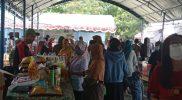 Emak-emak menyerbu pasar murah di Lapangan Palupi, Jalan Pue Bongo II, Kelurahan Palupi, Kecamatan Tatanga, Kota Palu, Sulawesi Tengah, Selasa (29/3/2022)/hariansulteng