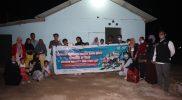 ACT Palu bersama Madrasah Ibtidaiyah Terpadu Annur Buuts Palu saat membagikan paket iftar Ramadan di Kampung Mualaf Padende, Kabupaten Sigi, Sulawesi Tengah/Ist