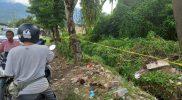 Lokasi penemuan mayat lelaki di Jalan Langsat, Kecamatan Palu Barat, Kota Palu jadi tontonan warga, Senin (20/6/2022) sore/hariansulteng