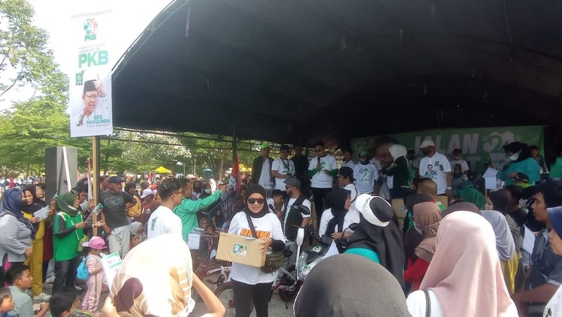Ratusan hadiah doorprize meriahkan jalan santai peringatan HUT ke-24 Partai Kebangkitan Bangsa (PKB) di Sulawesi Tengah, Minggu (24/7/2022)/hariansulteng