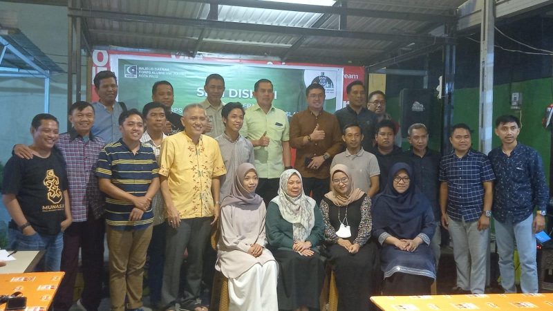 Reny A Lamadjido bersama alumni HMI di Palu gelar diskusi jelang pelantikan pengurus KAHMI Kota Palu, Rabu (10/8/2022)/Ist