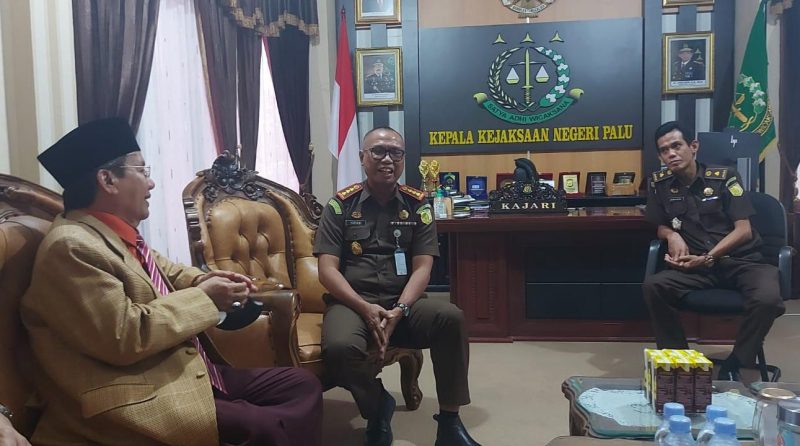 Longki Djanggola datangi Kantor Kejari Palu pertanyakan eksekusi Yahdi Basma, Selasa (23/8/2022)/Ist