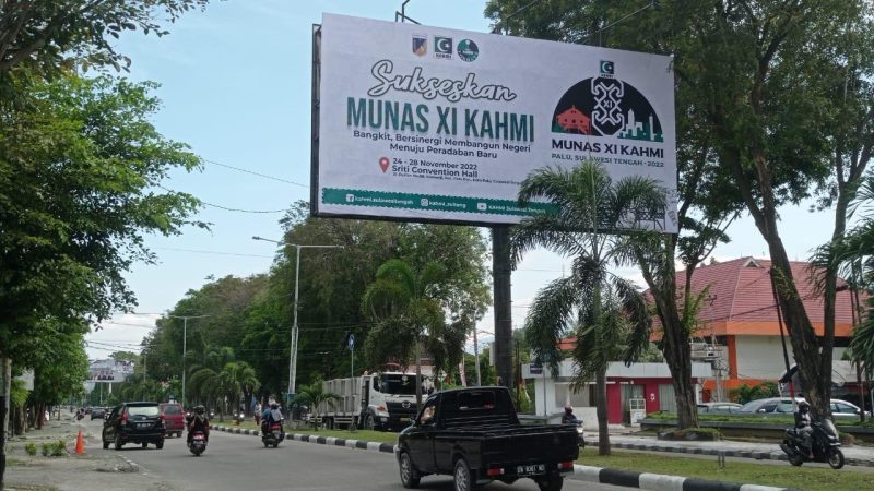 Baliho Munas XI KAHMI terpajang di Jalan Moh Yamin, Kota Palu, Sulawesi Tengah, Jumat (30/9/2022)/hariansulteng