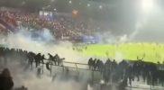 Kerusuhan di Stadion Kanjuruhan usai laga Arema FC vs Persebaya, Sabtu (1/10/2022) malam/Ist