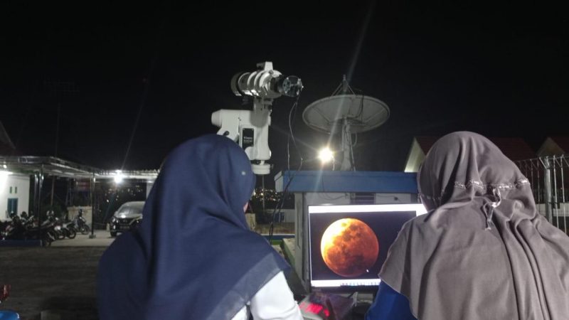 BMKG Stasiun Geofisika Kelas I Palu melakukan pengamatan di halaman kantornya di Jalan Sumur Yuga, Kelurahan Balaroa, Kota Palu, Sulawesi Tengah, Selasa (8/11/2022)/hariansulteng