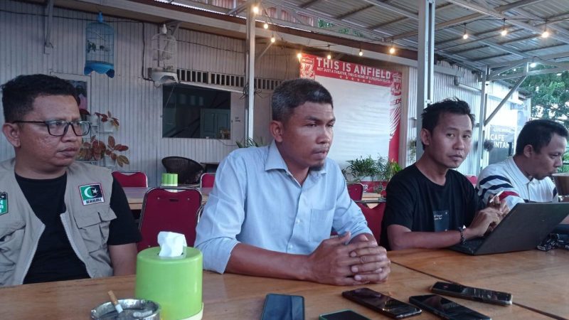 Sejumlah alumni HMI di Kota Palu merespon soal spanduk penolakan Anies Baswedan di Munas KAHMI, Rabu (23/11/2022)/hariansulteng