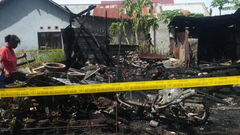 Kebakaran menghanguskan sebuah rumah di Jalan Pulau Halmahera, Kecamatan Palu Timur, Kota Palu, Sabtu (3/12/2022) siang/hariansulteng