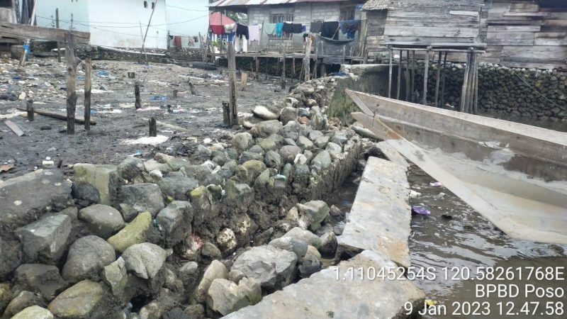 41 Rumah di Desa Tumoro Poso Rusak Diterjang Abrasi/istimewa 