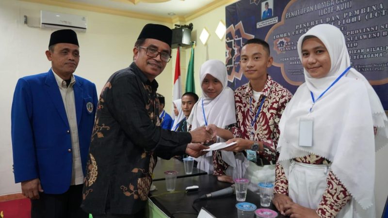 Kepala Dinas Pendidikan dan Kebudayaan Kota Palu Hardi pada penutupan Lomba Cepat Tepat Fiqhi (LCTF) ke-17 di Aula Fakultas Agama Islam Universitas Alkhairaat, Minggu (15/1/2023) pagi/istimewa 