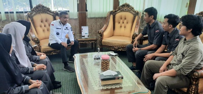 Wali Kota Palu, Hadianto Rasyid menerima kunjungan Yayasan Kesehatan Kanker Indonesia (YKKI) di ruang kerjanya, Rabu (1/2/2023)/Ist