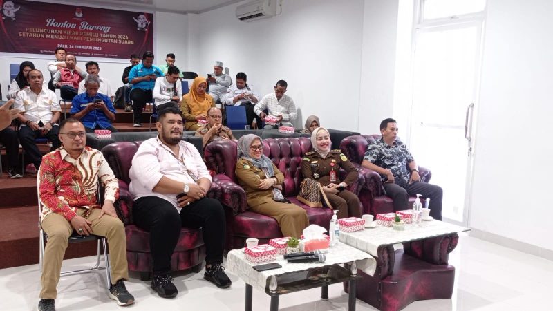 Sekretaris Kota (Sekkot) Palu, Irmayanti Pettalolo mengikuti secara virtual kirab Pemilu 2024 di Kantor Komisi Pemilihan Umum (KPU) Kota Palu, Selasa (14/2/2023)/hariansulteng