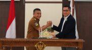Wali Kota Palu, Hadianto Rasyid menyerahkan LKPD tahun anggaran 2022 kepada BPK Sulteng/Pemkot Palu