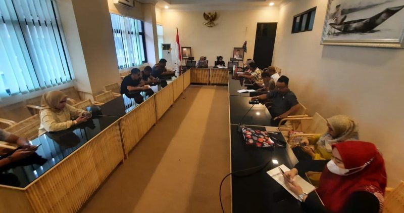 Sekretaris Kota (Sekkot) Palu, Irmayanti Pettalolo memimpin rapat final check jelang peringatan Haul Habib Idrus bin Salim Aljufri atau Guru Tua ke-55/Pemkot Palu