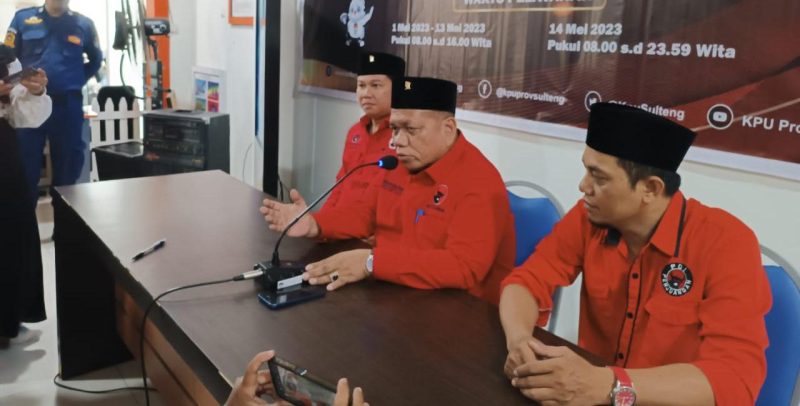 PDIP Sulteng mendaftarkan bakal caleg ke KPU, Jumat (12/5/2023)/hariansulteng