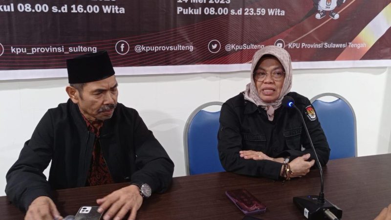 Ketua KPU Sulteng, Nisbah memberikan keterangan kepada jurnalis setelah berakhirnya masa pendaftaran bakal caleg, Senin (15/5/2023) dini hari/hariansulteng