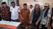 Wali Kota Palu Hadianto Rasyid dan Ketua KPU RI Hasyim Asy'ari resmikan Kantor KPU Kota Palu, Senin (5/6/2023)/hariansulteng