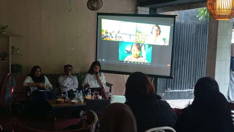Pendiri Mosintuwu Institut, Lian Gogali ikuti secara virtual diskusi kekerasan seksual bertajuk 