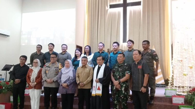 Wali Kota Palu, Hadianto Rasyid bersama unsur forkopimda melakukan peninjauan ke sejumlah gereja saat perayaan Natal, Senin (25/12/2023)/hariansulteng