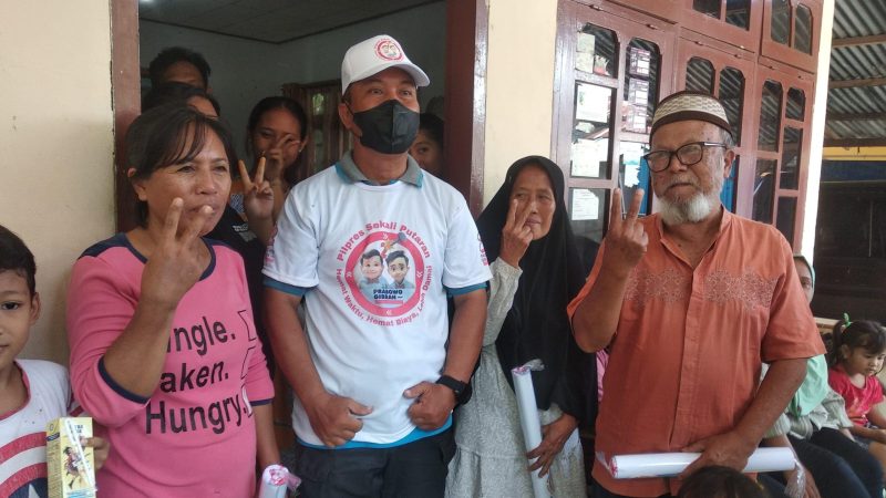 GSP Sulteng mendatangi rumah-rumah warga untuk menyosialisasikan pentingnya Pilpres 2024 sekali putaran/hariansulteng