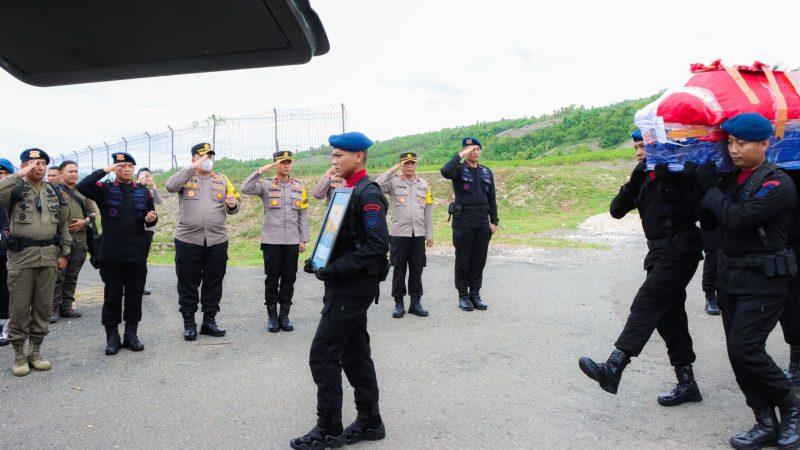 Jenazah Briptu Anumerta Alfandi Steve Karamoy, korban aksi penembakan KKB Papua tiba di Luwuk, Kabupaten Banggai, Sulawesi Tengah, Minggu siang (21/1/2024)/Ist