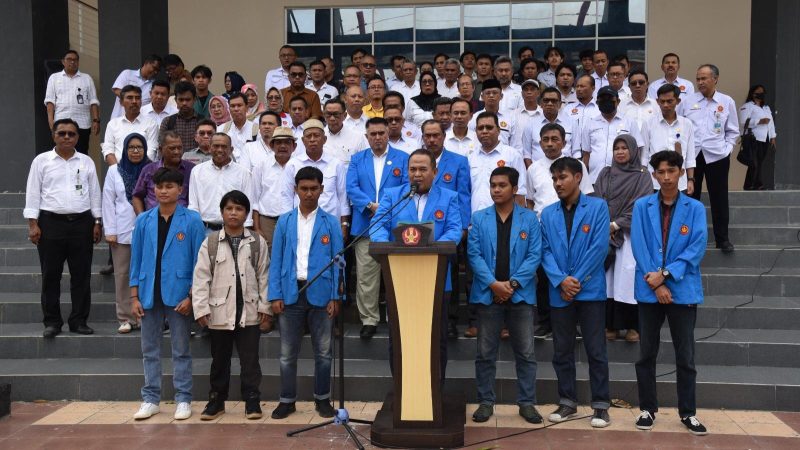 Civitas akademika Untad mengeluarkan pernyataan soal kondisi demokrasi jelang Pemilu 2024, Senin (5/2/2024)/Ist