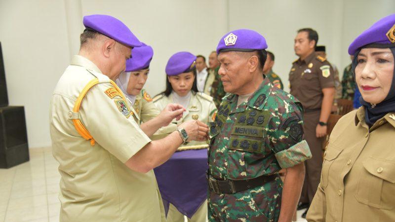 Mantan Bupati Donggala, Kasman Lassa dikukuhkan menjadi Komandan Resimen Mahasiswa Pawana Cakti Sulawesi Tengah (Sulteng), Senin (5/2/2024)/Humas Untad