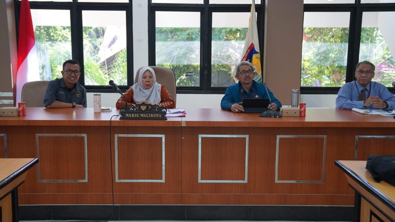 Wakil Wali Kota Palu, Reny A Lamadjido pimpin rapat bahas persiapan kedatangan istri Mendagri, Kamis (22/2/2024)/Pemkot Palu
