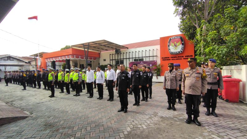 Polda Sulteng mengerahkan 219 personel untuk mengamankan rapat pleno yang berlangsung di Kantor KPU Sulteng, Senin (4/3/2024)/Ist