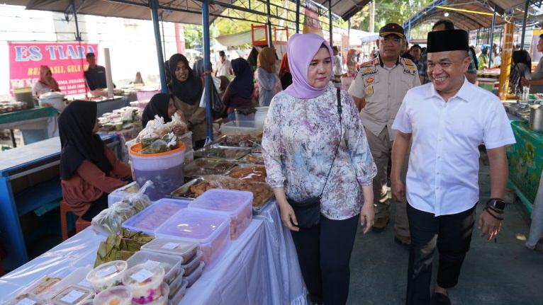 Wali Kota Palu, Hadianto Rasyid membuka Pasar Ramadan 1445 Hijriah, Rabu (13/3/2024)/Pemkot Palu