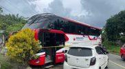 Bus Borlindo yang mengangkut rombongan pemudik dari arah Makassar ke Kota Palu mengalami kecelakaan, Minggu (7/4/2024)/Ist