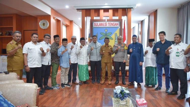 Gubernur Sulawesi Tengah (Sulteng), Rusdy Mastura menerima kunjungan audensi dari panitia Haul Guru Tua ke-56, Selasa (16/4/2024)/Ist
