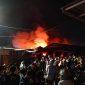 Kebakaran melanda kompleks Pasar Masomba di Jalan Tanjung Manimbaya, Kota Palu, Sulawesi Tengah, Jumat malam (19/4/2024)/hariansulteng