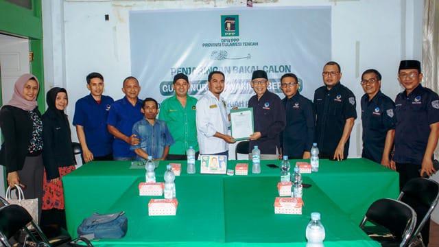 Ahmad Ali diwakili pengurus DPW NasDem Sulteng mengambil formulir pendaftaran bakal calon gubernur di PPP, Selasa (23/4/2024)/Ist