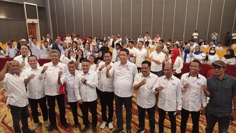 Hadianto Rasyid disoraki 'Sangganipa' saat Kembalikan Formulir Pilwalkot Palu 2024 di Perindo, Minggu (28/4/2024)/hariansulteng
