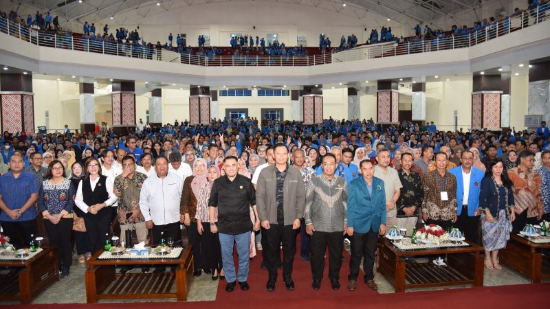 Ratusan mahasiswa Universitas Tadulako (Untad) mengukuti kuliah umum yang dibawakan oleh ATR/BPN, Agus Harimurti Yudhoyono (AHY), Minggu malam (28/4/2024)/Ist
