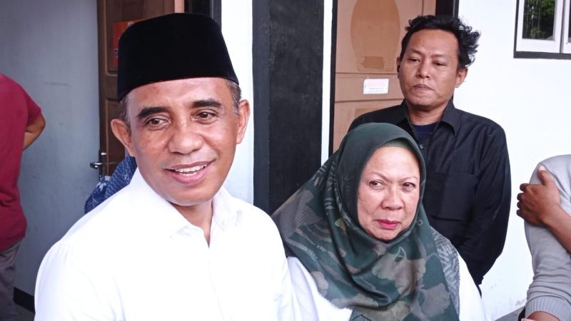 Anwar Hafid (kiri) bersama Reny A Lamadjido (kanan)/hariansulteng