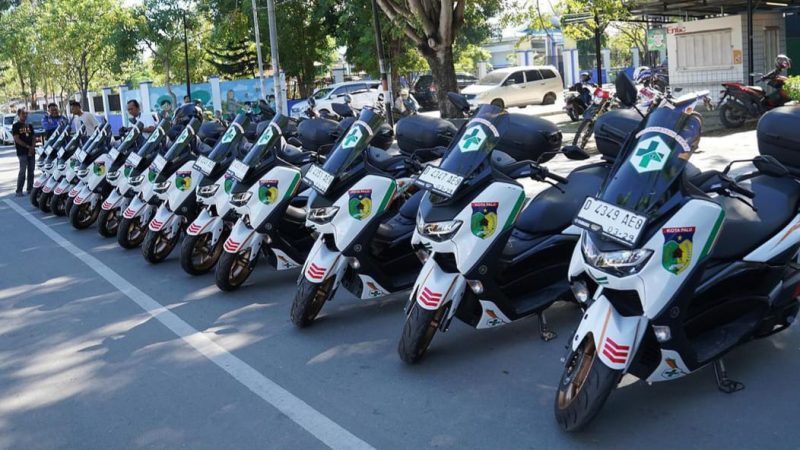 Wali Kota Palu, Hadianto Rasyid secara simbolis menyerahkan puluhan kendaraan operasional kesehatan, Jumat (10/5/2024)/Pemkot Palu