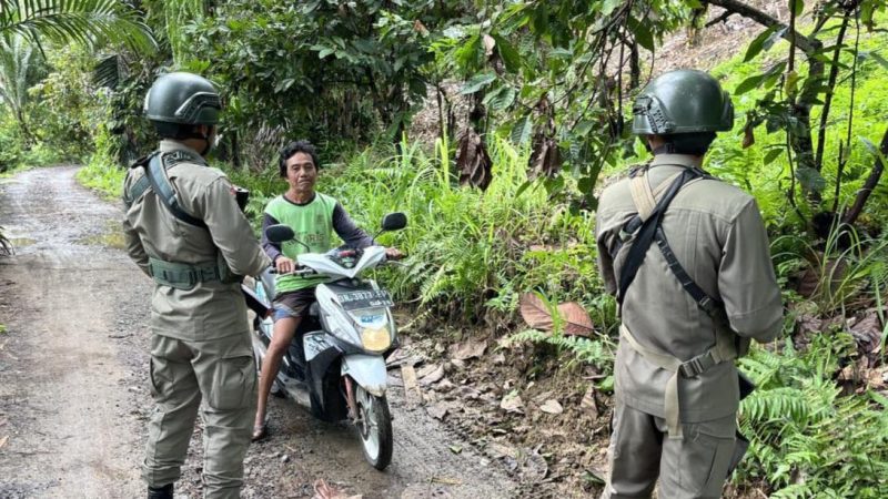 Satgas Madago Raya melakukan razia kendaraan di Kabupaten Poso, Sulawesi Tengah, Sabtu (13/7/2024)/Ist