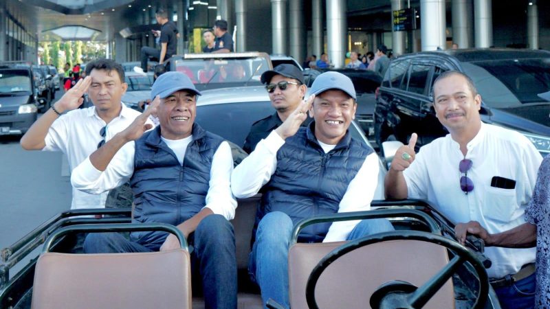 Hidayat-Anca disambut ratusan relawan dan simpatisan saat tiba di Bandara Mutiara Sis Aljufri, Kota Palu, Minggu (18/8/2024)/Ist