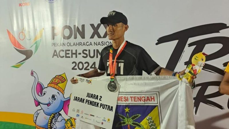 Prajurit Yonif 711/Raksatama, Pratu Hardiman Purba meraih medali perak bidang lari ekshibisi trail atau lintas alam di ajang PON Aceh-Sumut 2024/Ist