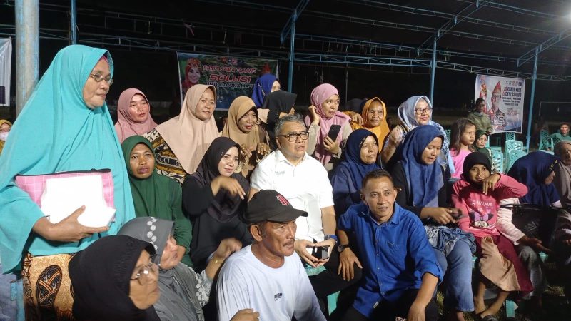 Ahmad Ali melakukan kunjungan silaturahmi bersama masyarakat Desa Padanguloyo, Kamis malam (19/9/2024)/hariansulteng