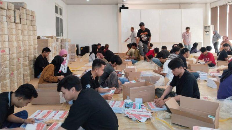 KPU Kota Palu memulai proses penyortiran dan pelipatan surat suara Pilkada 2024, Minggu (20/10/2024)/Ist