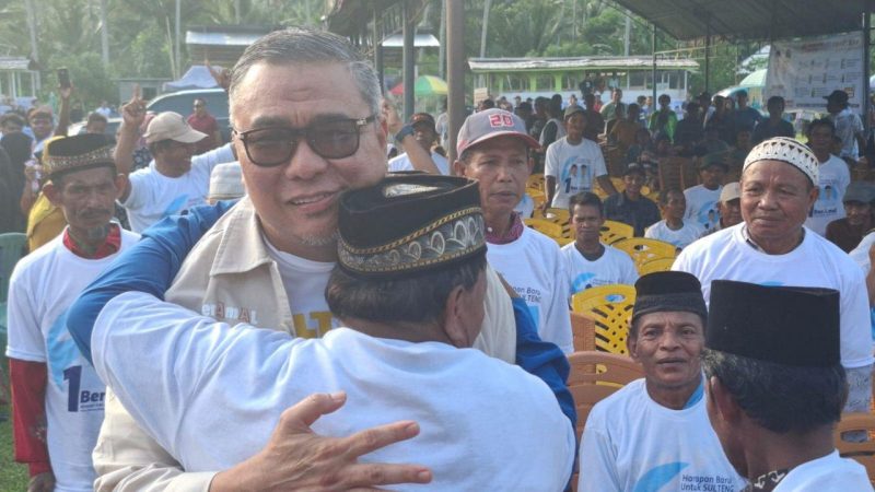 Ahmad Ali disambut antusias warga saat berkampanye di Desa Sidole Barat, Kecamatan Ampibabo, Kabupaten Parigi Moutong (Parimo), Senin (28/10/2024)/Ist