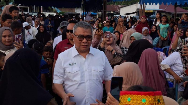 Ahmad Ali saat berkampanye di Desa Tambarana, Kecamatan Poso Pesisir Utara, Kabupaten Poso, Jumat (15/11/2024)/Ist