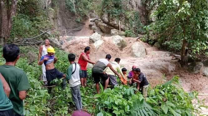 Dua remaja perempuan hilang terseret arus air terjun Ogomojolo, Kecamatan Palasa, Kabupaten Parigi Moutong (Parimo), Minggu (17/11/2024)/Ist