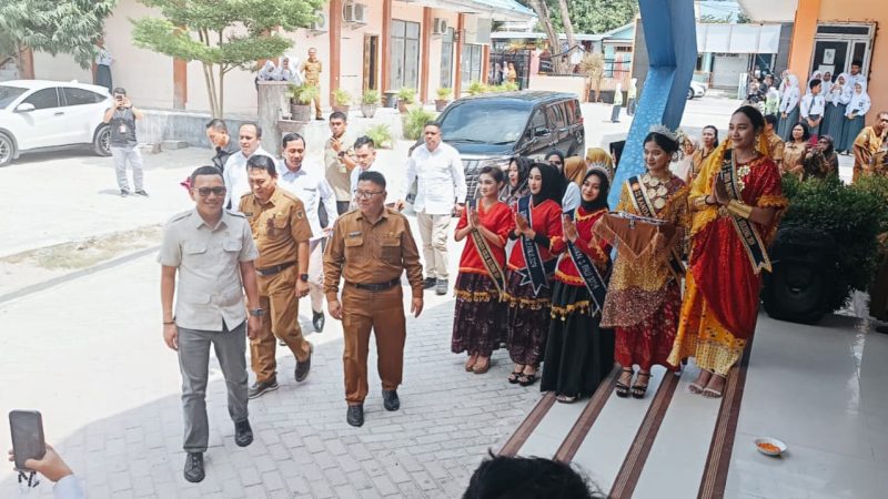 Menteri Perlindungan Pekerja Migran Indonesia (P2MI), Abdul Kadir Karding berkunjung ke SMKN 2 Palu, Selasa (19/11/2024)/Ist