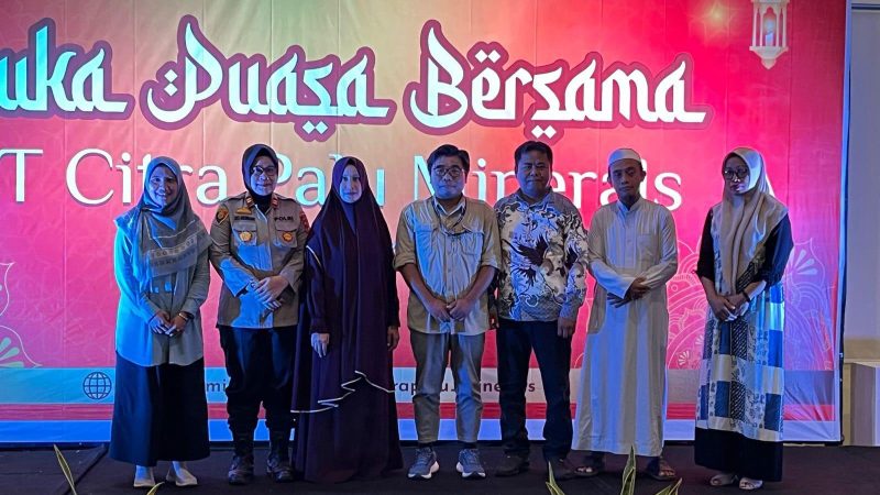 PT Citra Palu Minerals (CPM) menggelar buka puasa bersama warga lingkar tambang, Senin (17/03/2025)/Ist